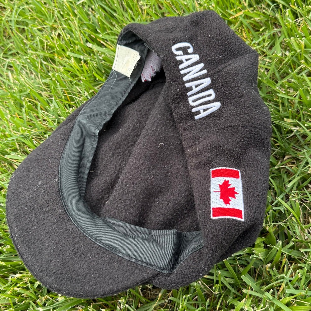 Vintage Canada Fleece Beret Hat Black Embroidered Flag‎ Souvenir Cap L/XL